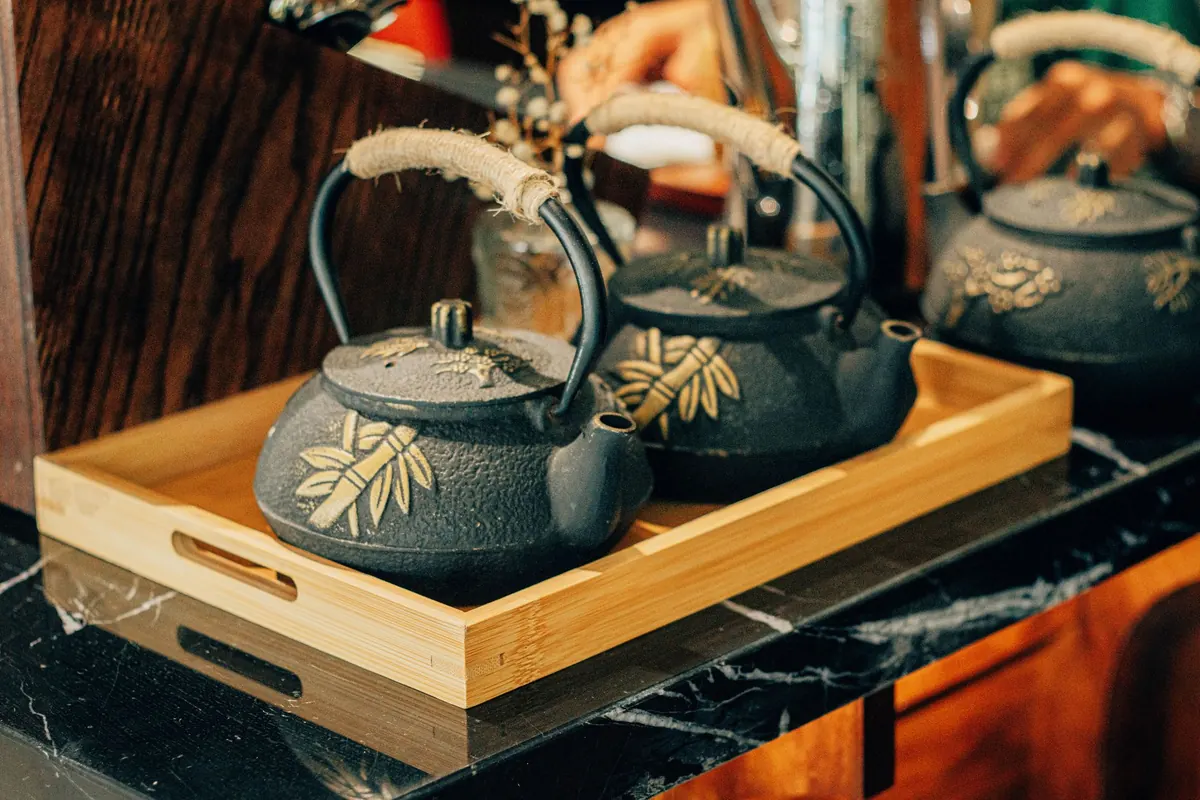 Cast Iron vs. Clay Teapots: Which One Should You Buy?